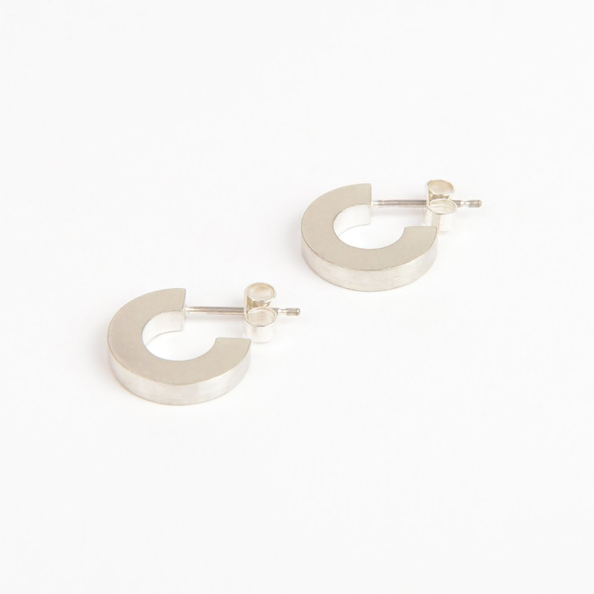 1.BETON-HOOP-EARRINGS-02-Tom-Pigeon-ofcabbagesnadkings-ock__03037.1539263513.1200.1200